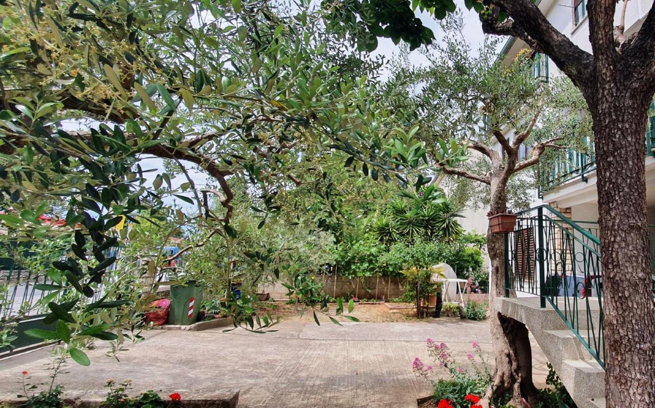 Cecillia Mare Apartments โรวีน ภายนอก รูปภาพ